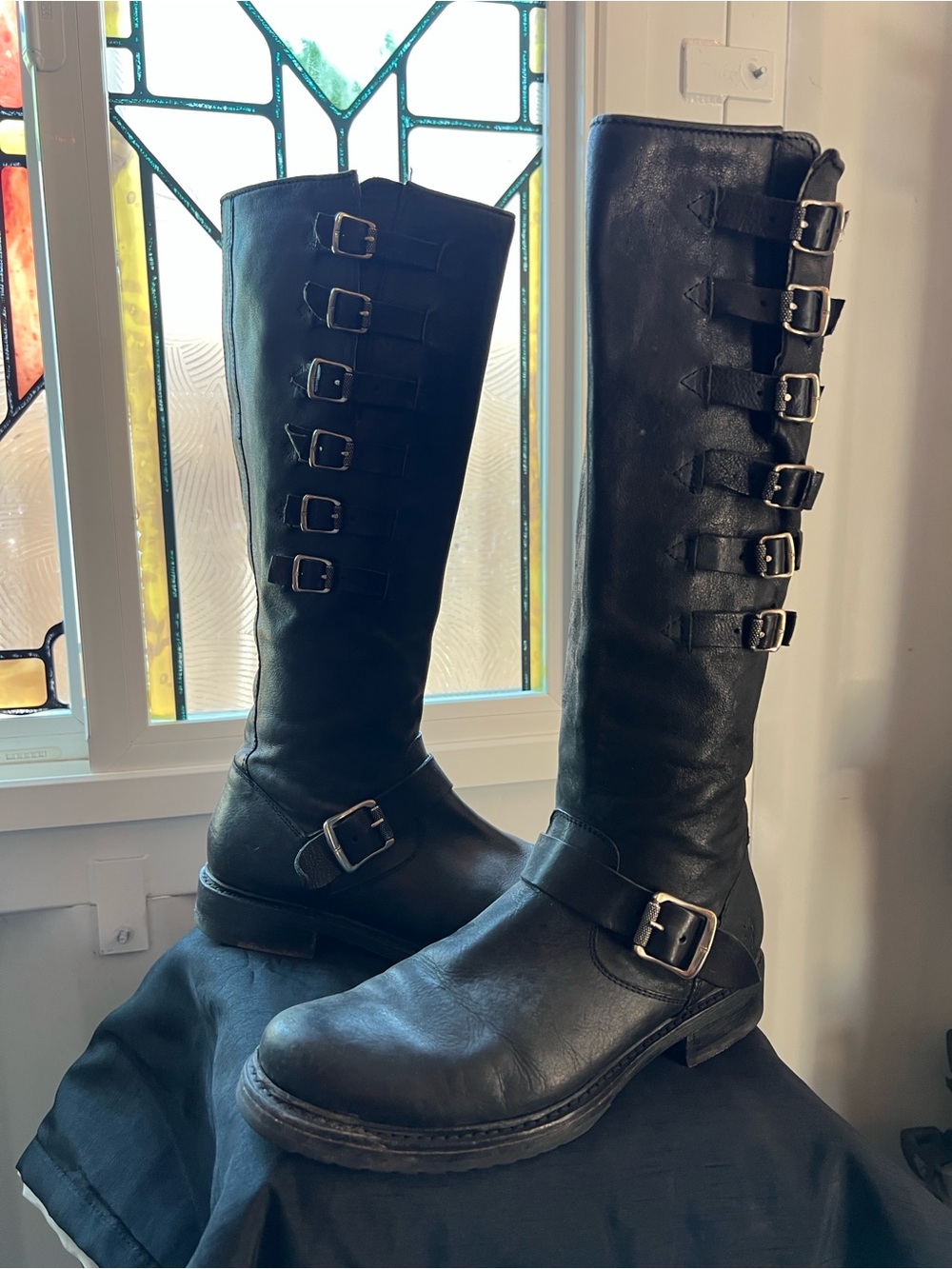 FRYE 'Veronica Belted Tall' Black Leather Buckled High Boots Biker Womens 9 - Picture 2 of 12